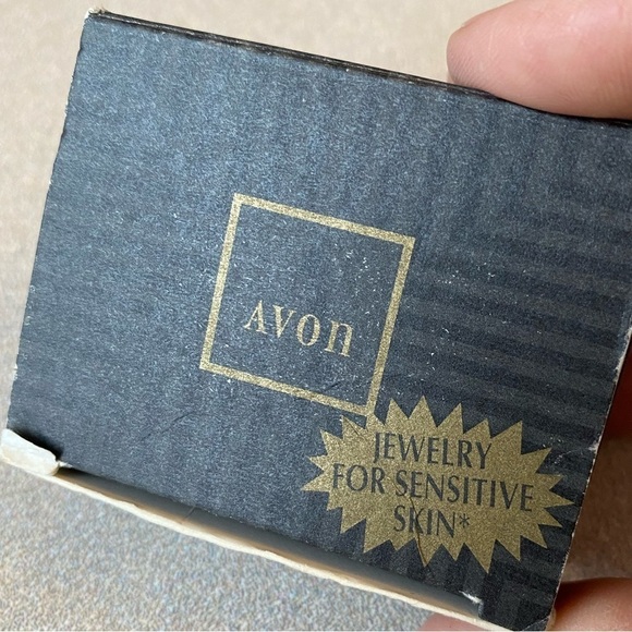 1995 Avon Red Enamel Knot Clip Earrings - Picture 3 of 6